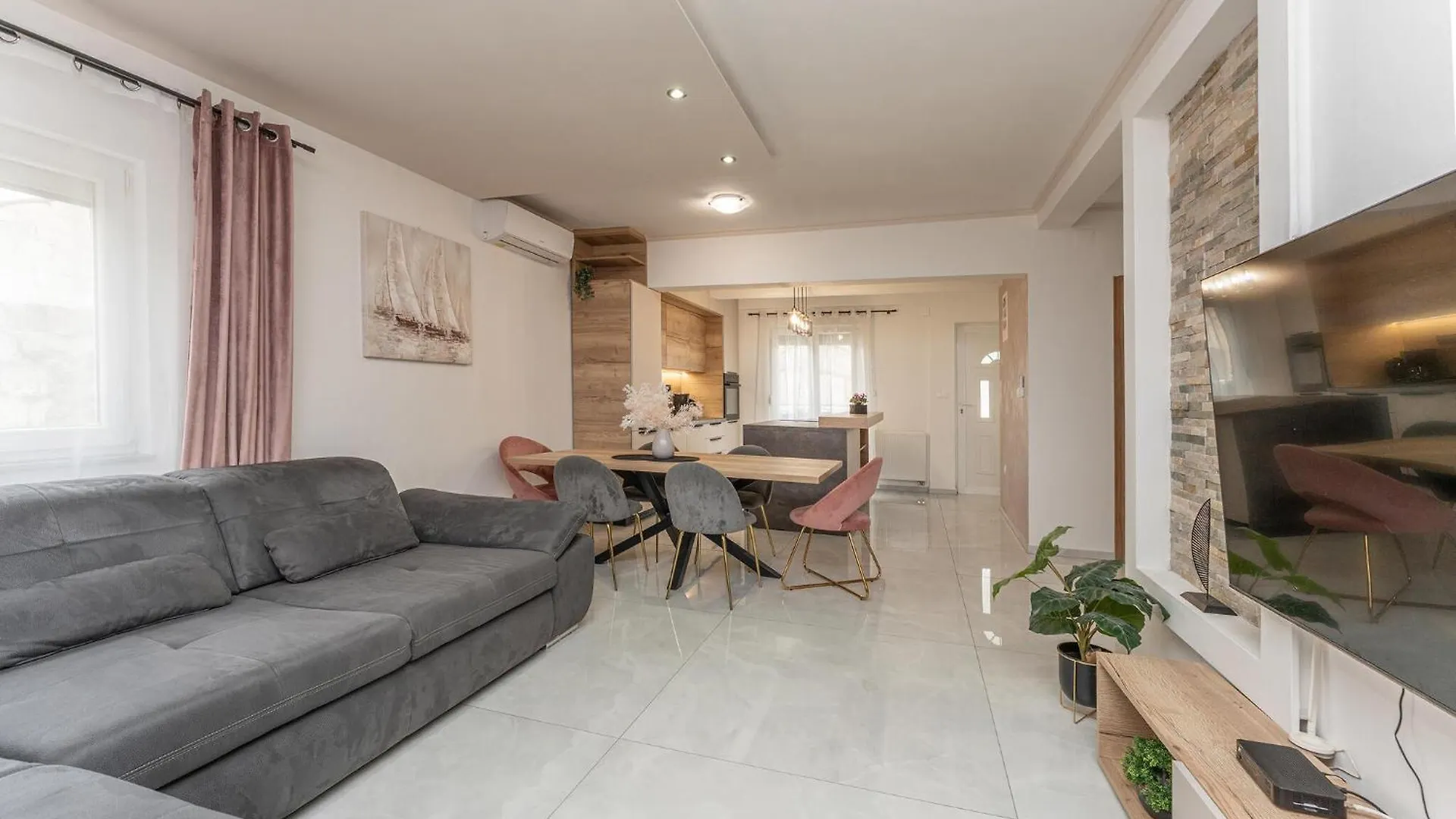 Lovely Home In Biograd Na Moru With Kitchen Holiday home